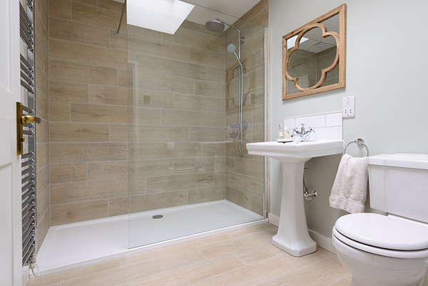 nordic_oak_porcelain_bathroom