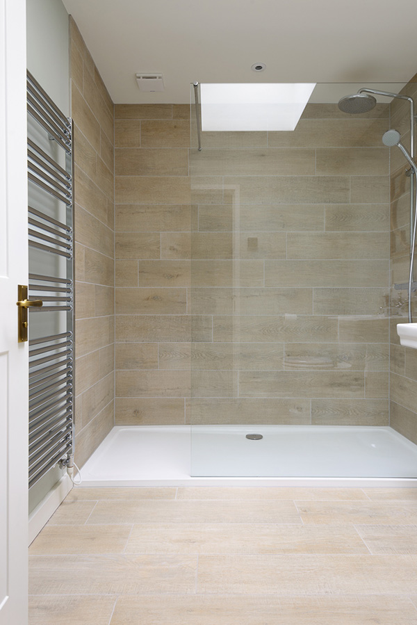 nordic_oak_porcelain_bathroom_walls